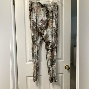 Beach cover up or lounge pants W/pockets  size.Size L H&M brand, palm leaf print